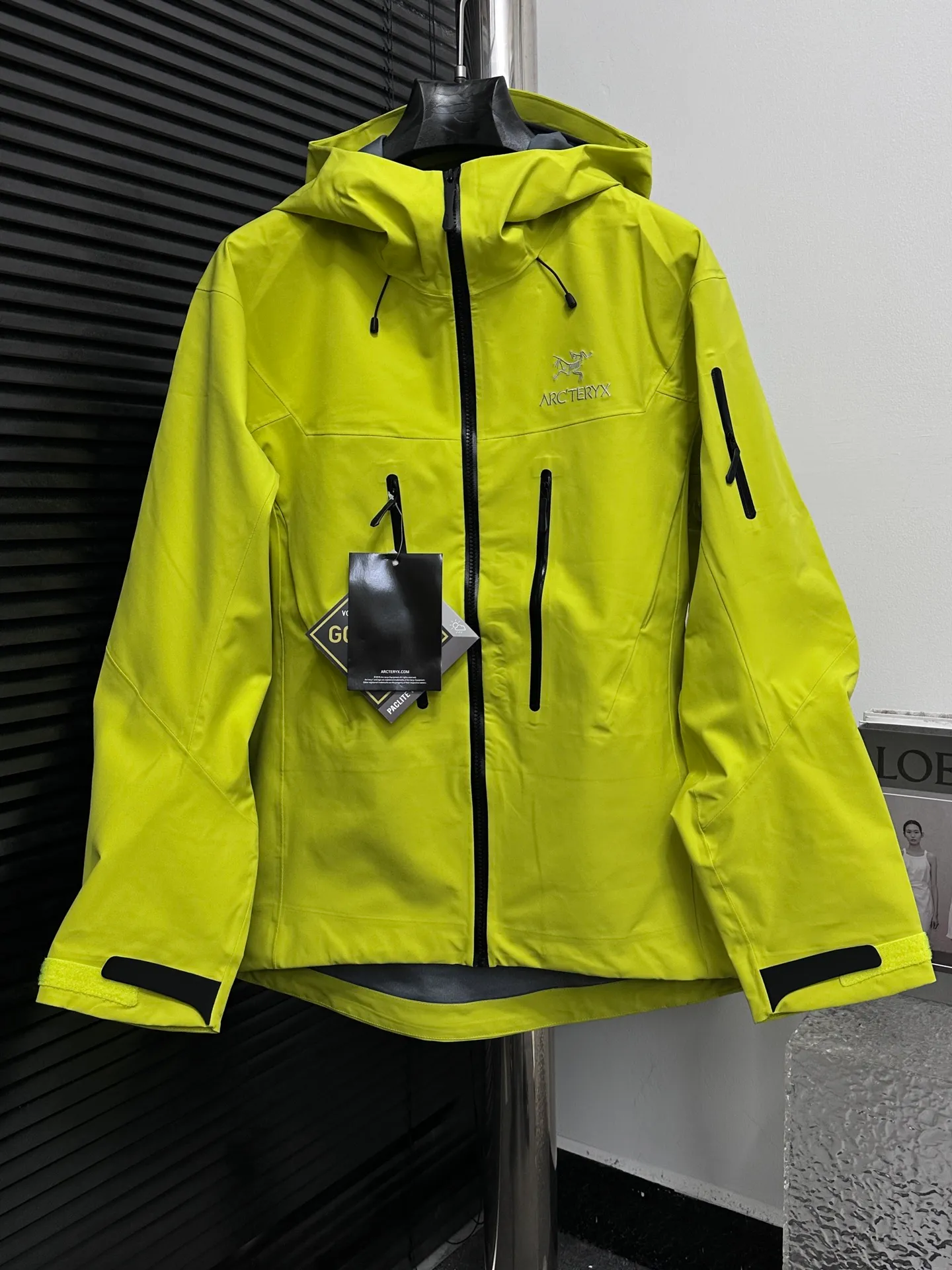 （ ）7 【ARCTERYX】 Breathable ! ！GORE-TEX， ， ， ， 。 ， ， 。Lightweight Series ！ Quality ！ Lightweight ， Lightweight 。 Series ， ， E 3D ， GORE-TEXPRO ，， 20000、Breathable 10000 N X ，Lightweight ， ， Size：S-XXL